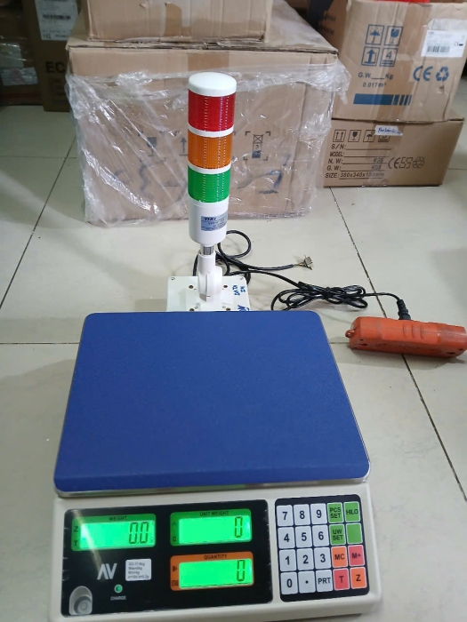 Cân đếm điện tử GC 17 + Đèn cảnh báo trọng lương