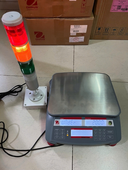 Cân đếm điện tử RC21P kết nối đèn cảnh báo